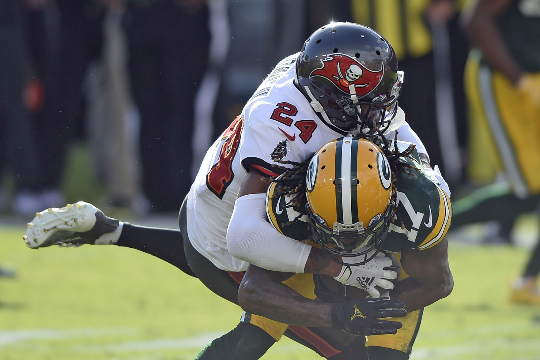 Buccaneers 38, Packers 10